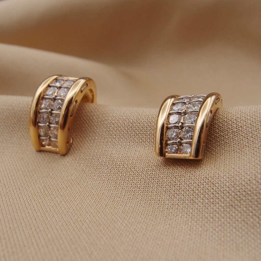 Boucles d'oreilles Cartier en or jaune 18 carats et diamants