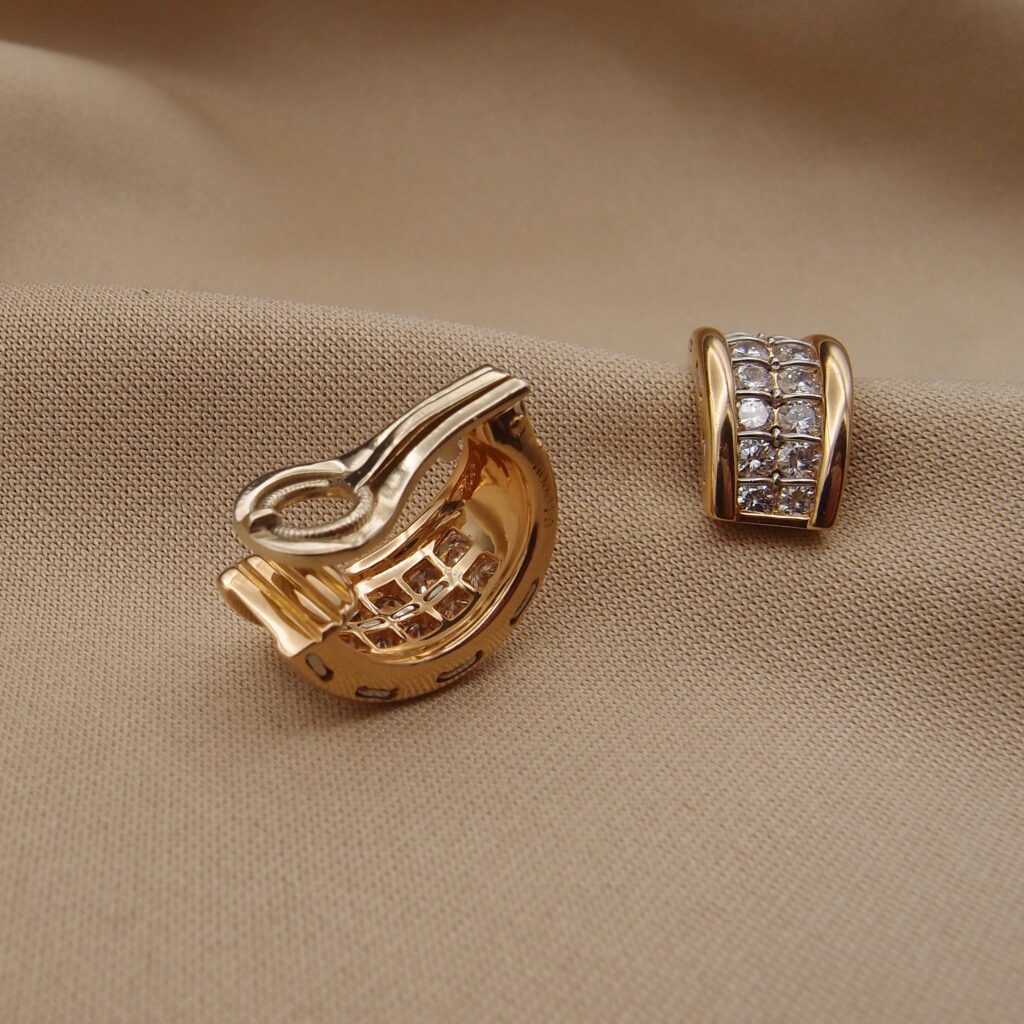 Boucles d'oreilles Cartier en or jaune 18 carats et diamants