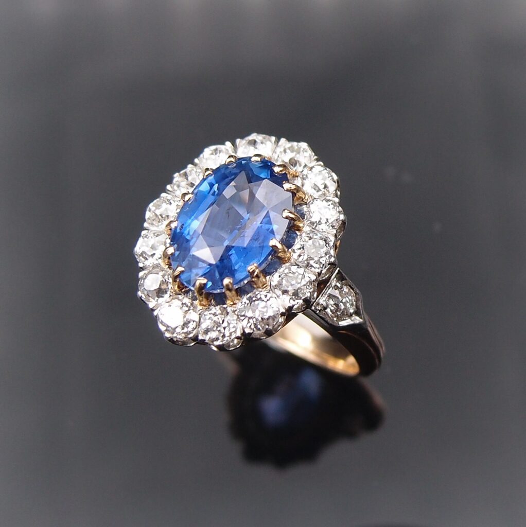 BAGUE POMPADOUR SAPHIR ET DIAMANTS VERS 1900