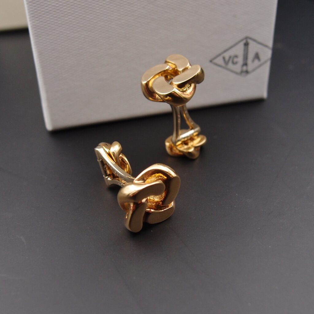 Van Cleef & Arpels gold "Knots" cufflinks