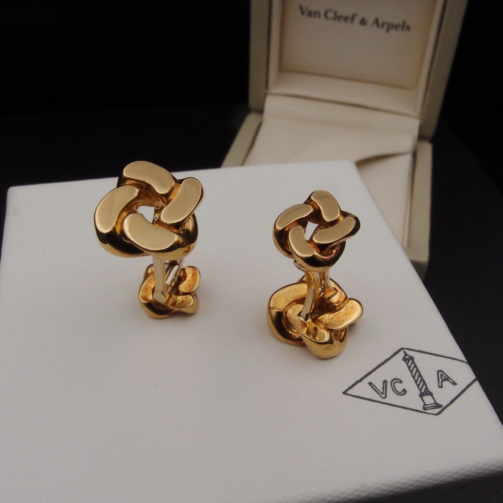 Boutons de manchettes Van Cleef et Arpels or 18 carats