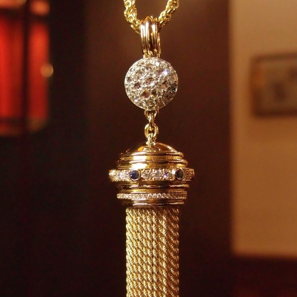 pendentif pompom