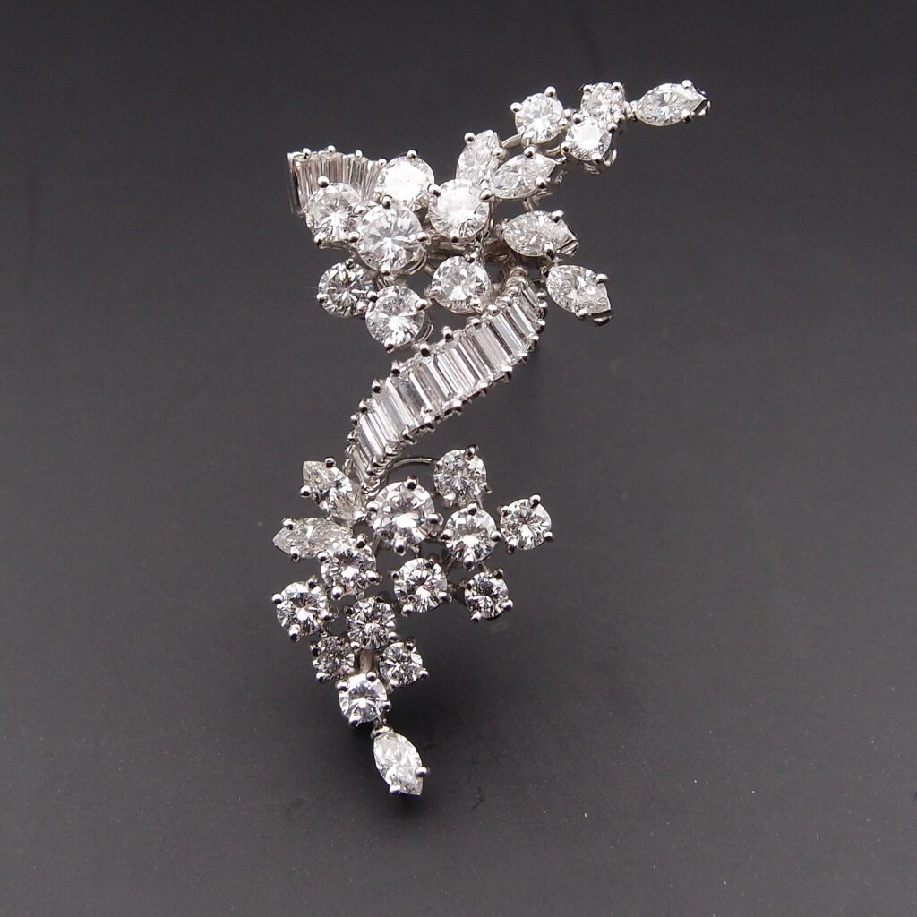 Broche clip platine et diamants vers 1960