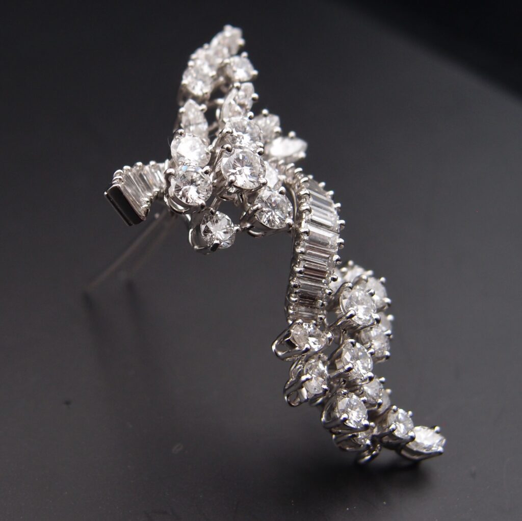 Broche clip platine et diamants vers 1960