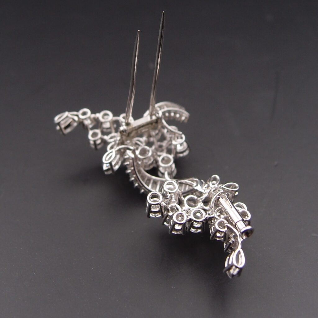 Broche clip platine et diamants vers 1960