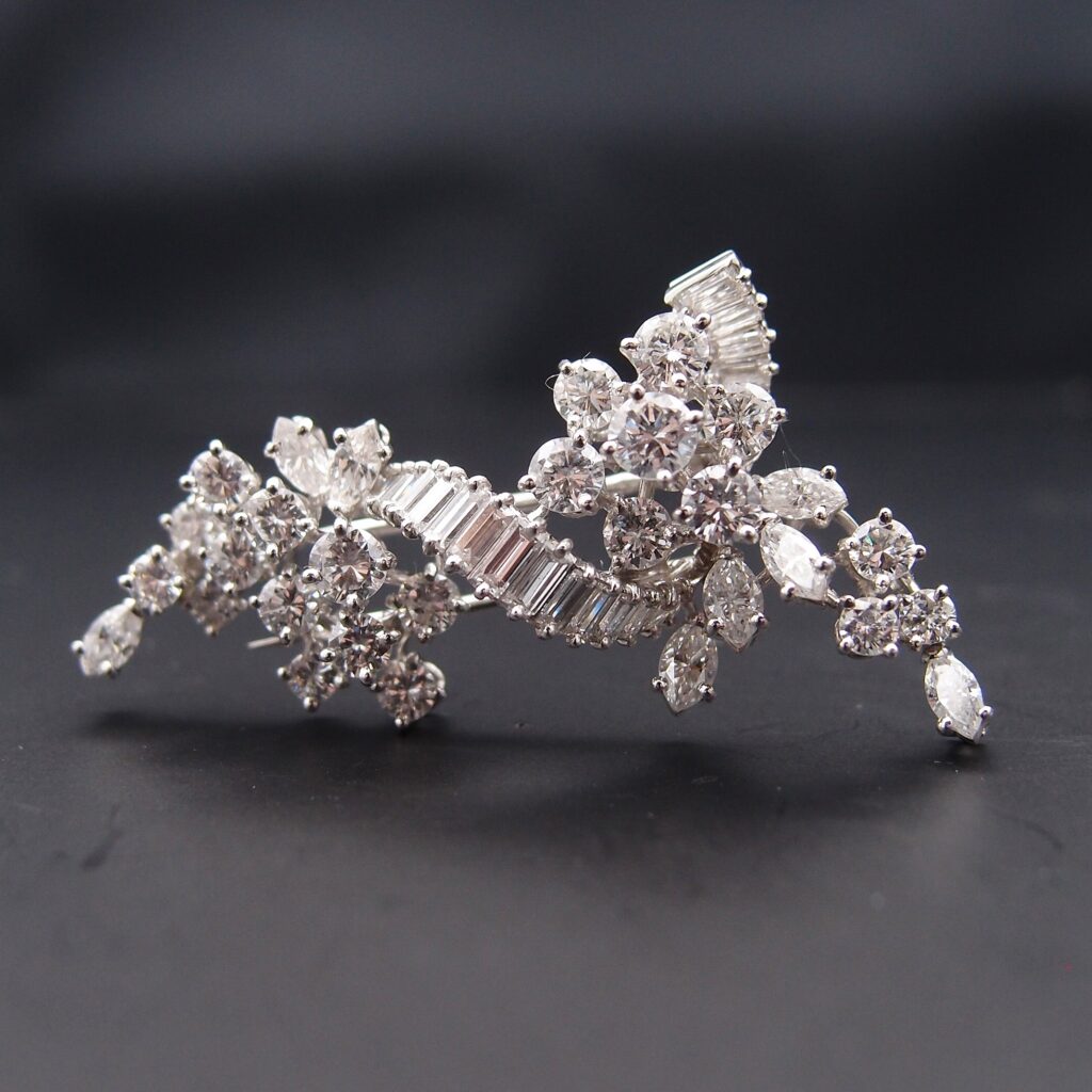 Broche clip platine et diamants vers 1960