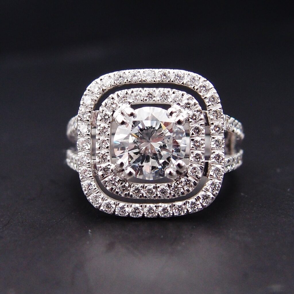 Bague double entourage Diamant central 1.20 ct D/IF