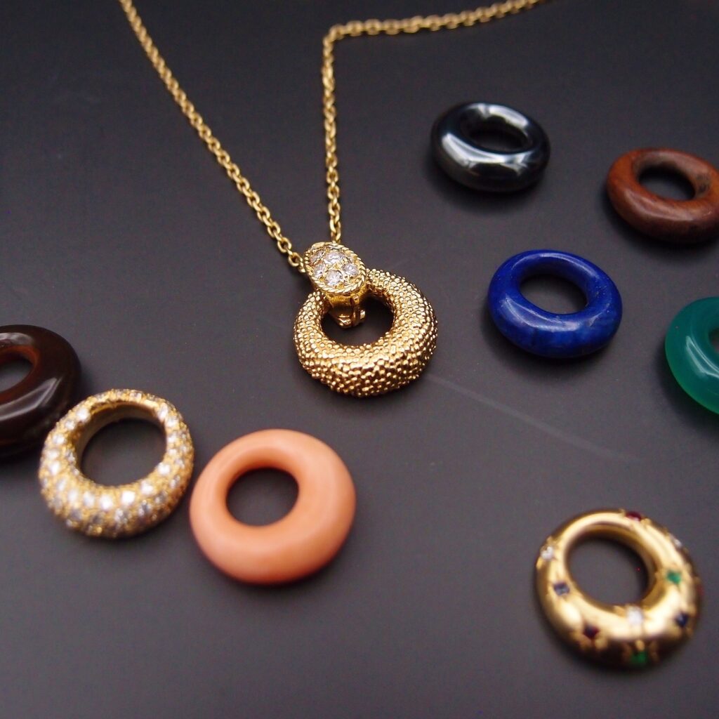 Collier pendentif Van Cleef & Arpels à motifs interchangeables , vers 1980