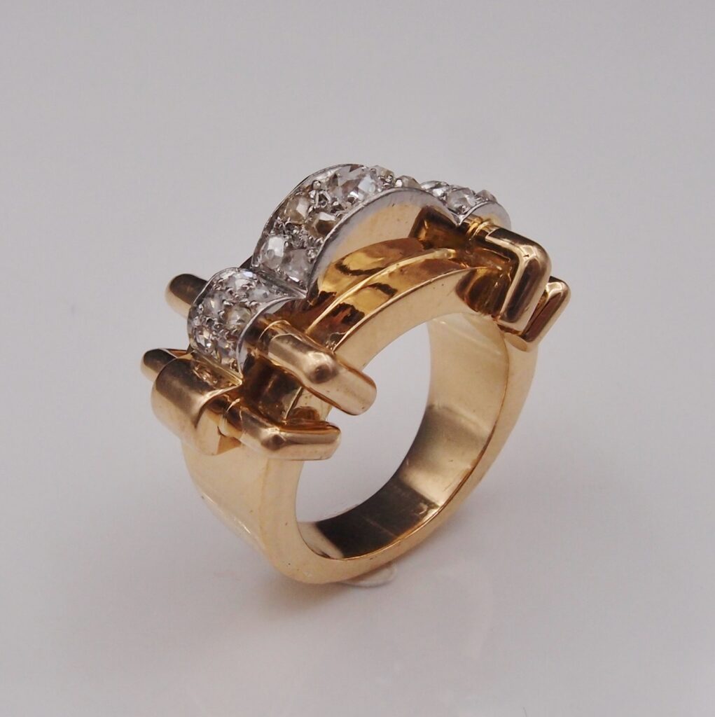 Bague Tank or jaune , platine et diamants vers 1938