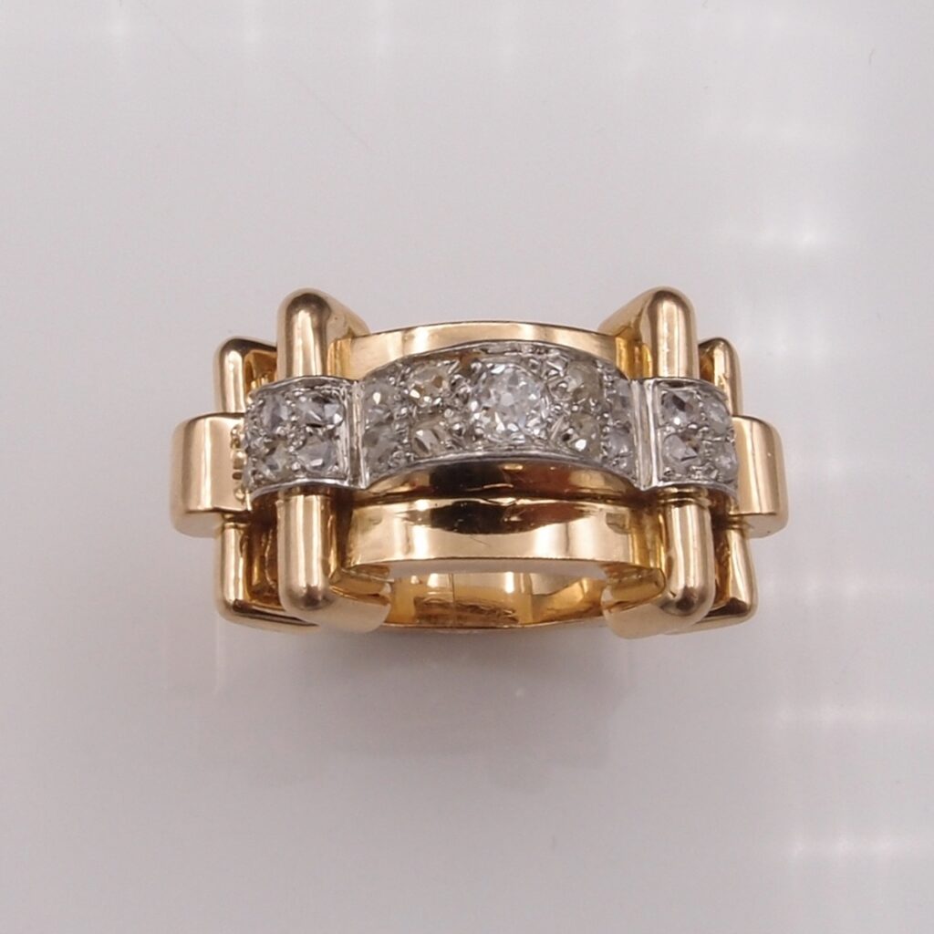 Bague Tank or jaune , platine et diamants vers 1938