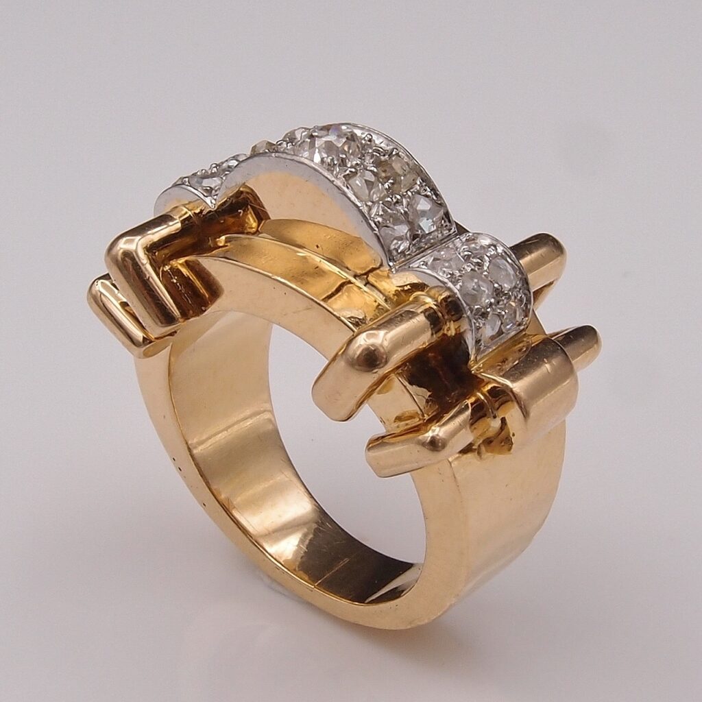 Bague Tank or jaune , platine et diamants vers 1938