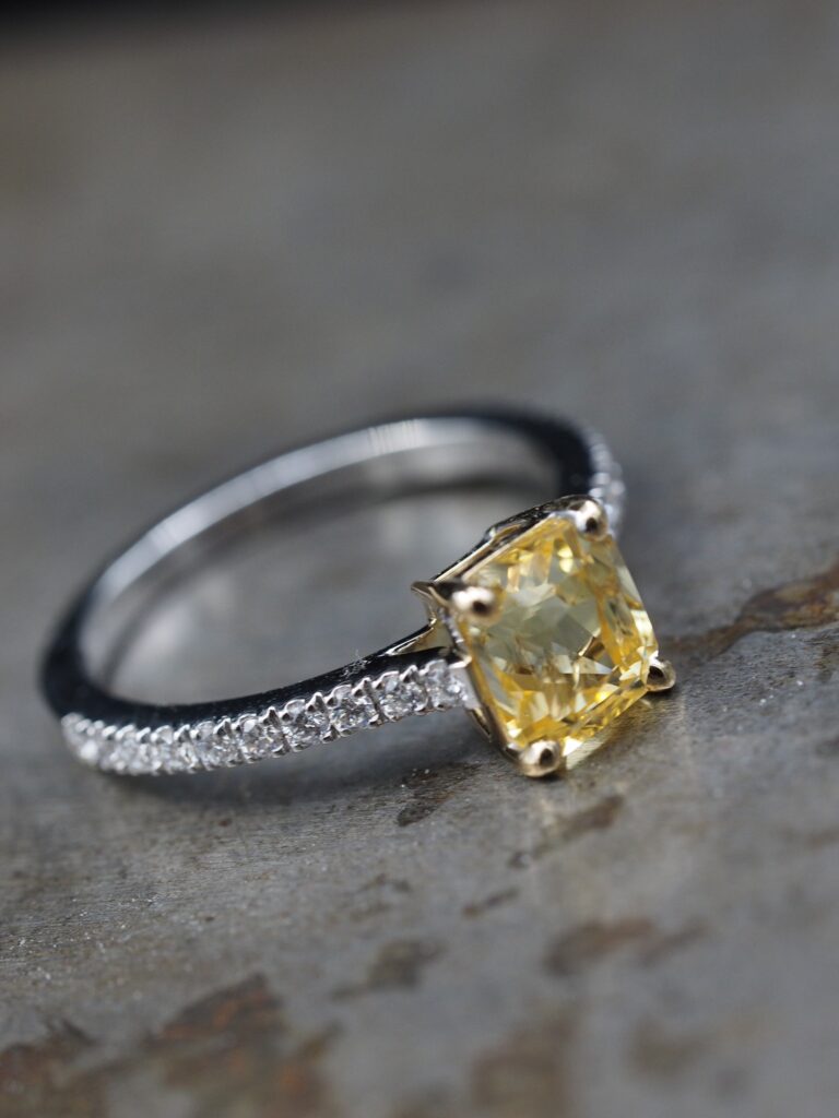 solitaire saphir or blanc