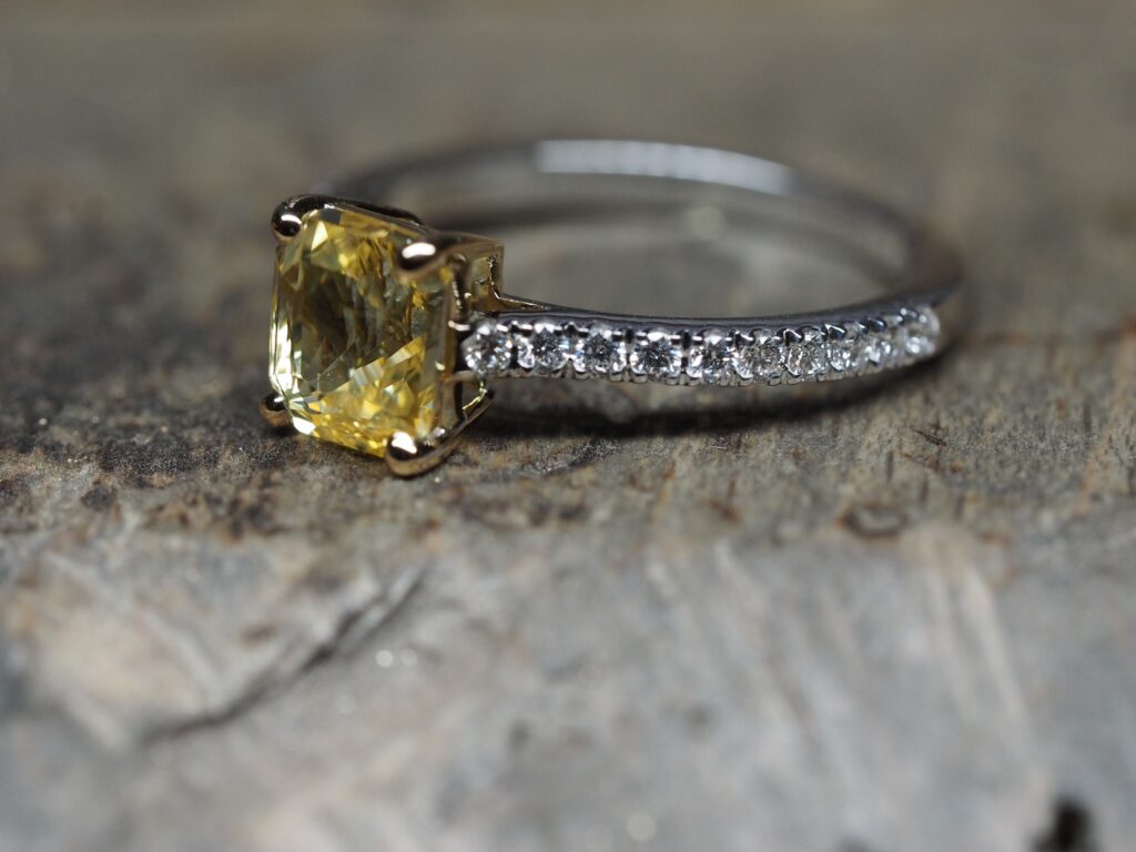 solitaire saphir diamants