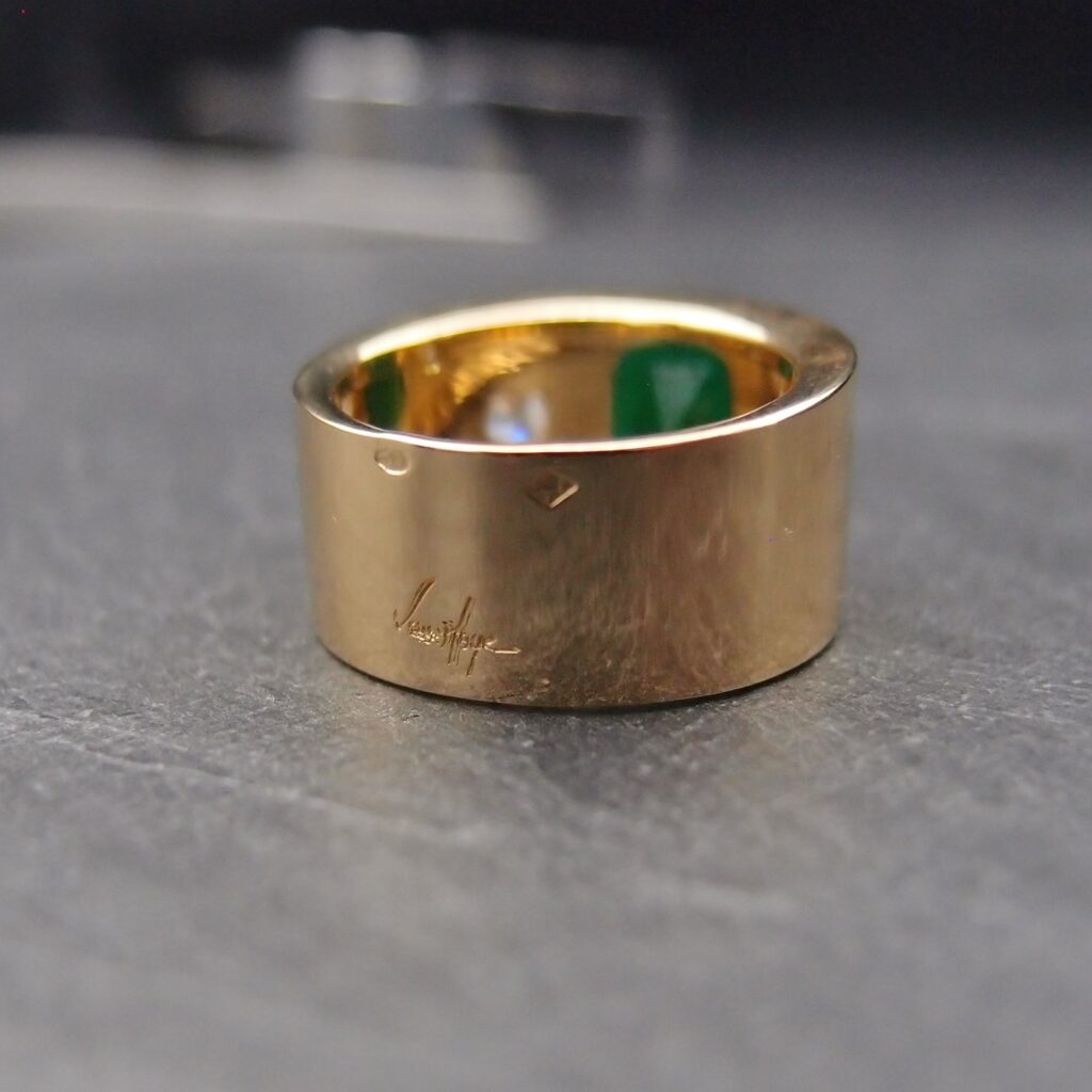 Bague "Tube" or jaune , Emeraude et diamants