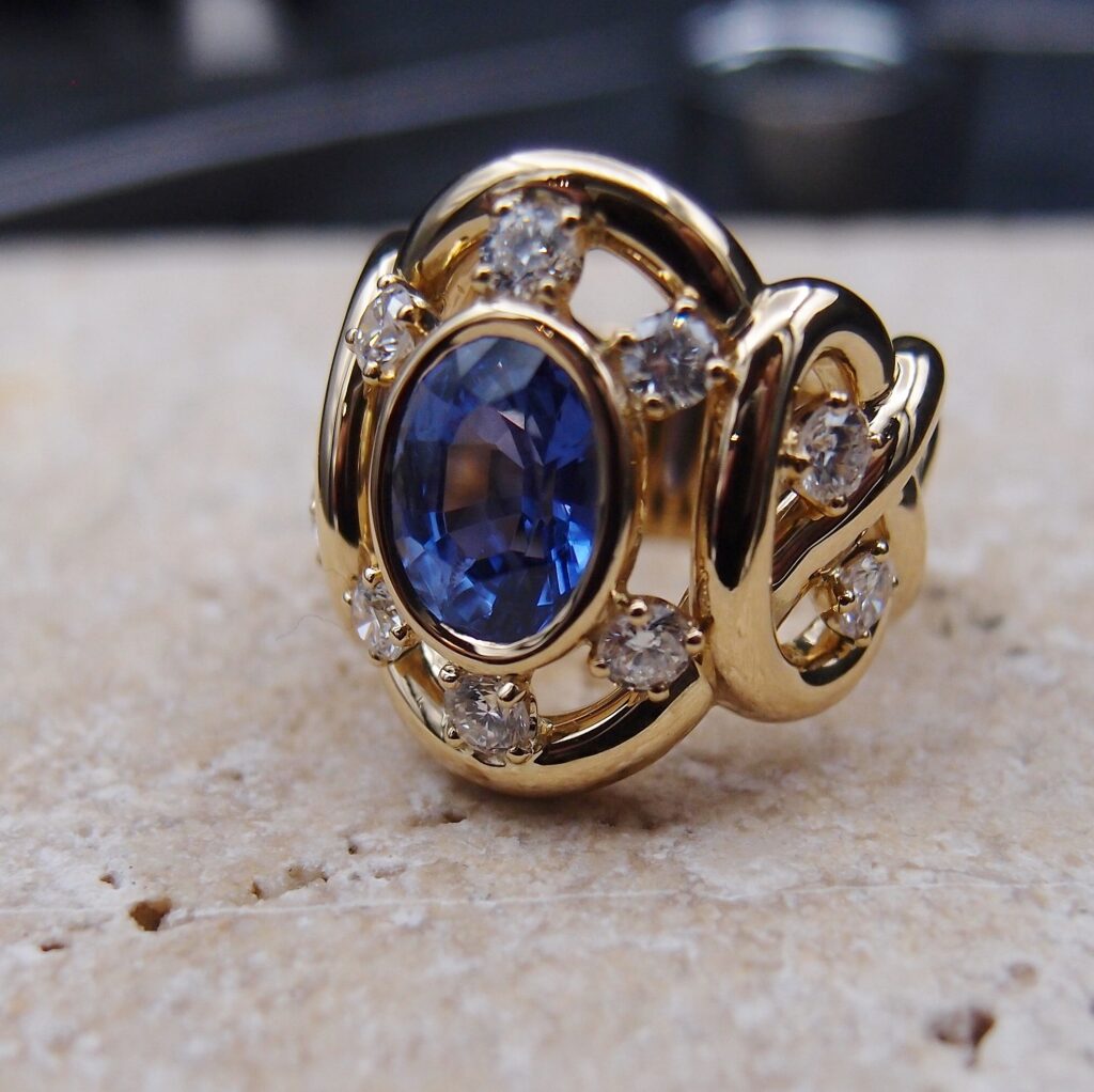 Bague “Tresse” or jaune Saphir et diamants