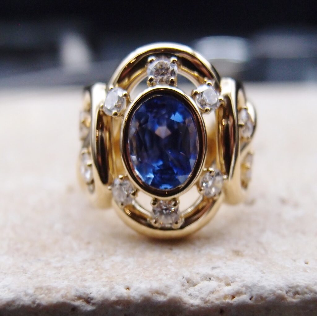 Bague "Tresse "or jaune Saphir et diamants