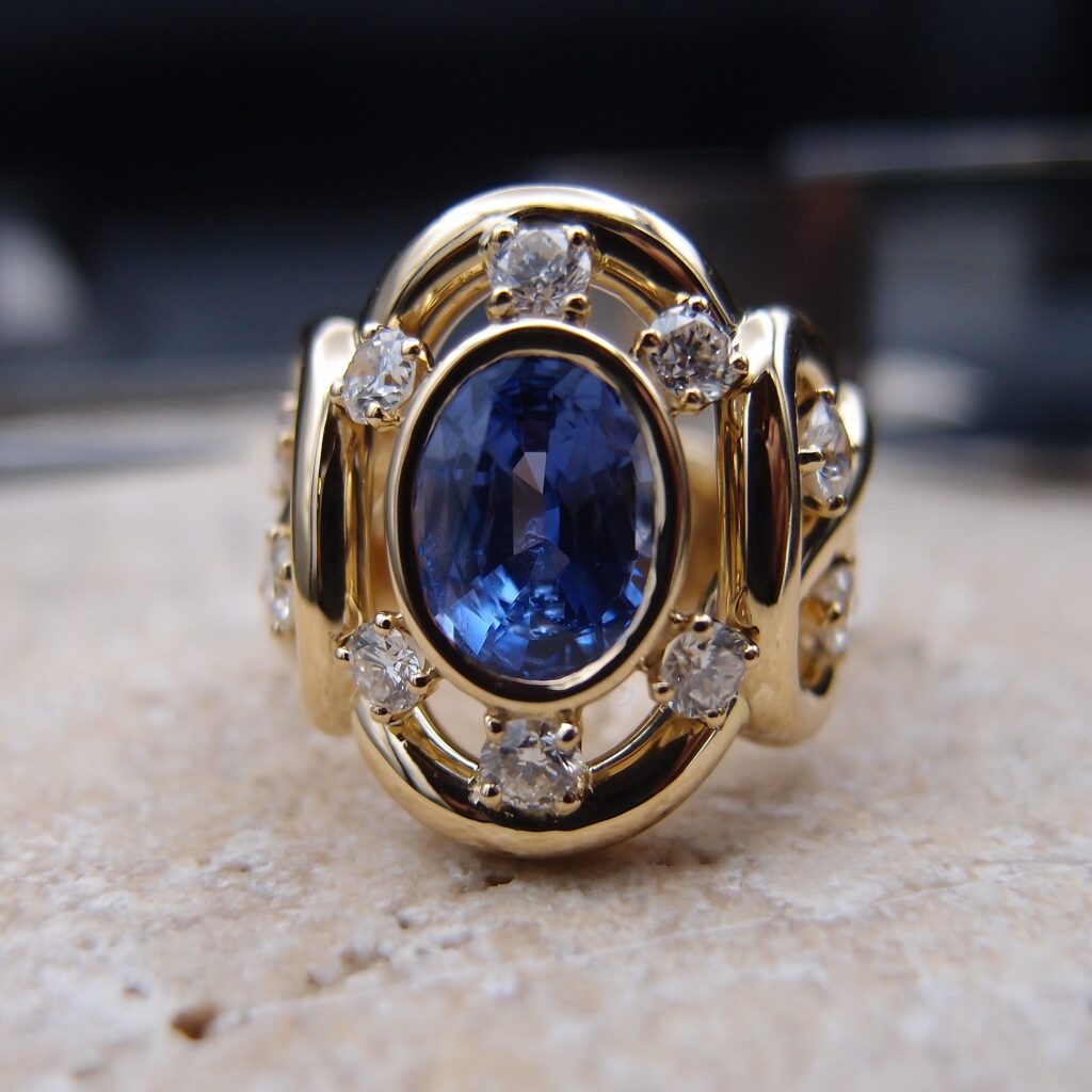 Bague "Tresse "or jaune Saphir et diamants