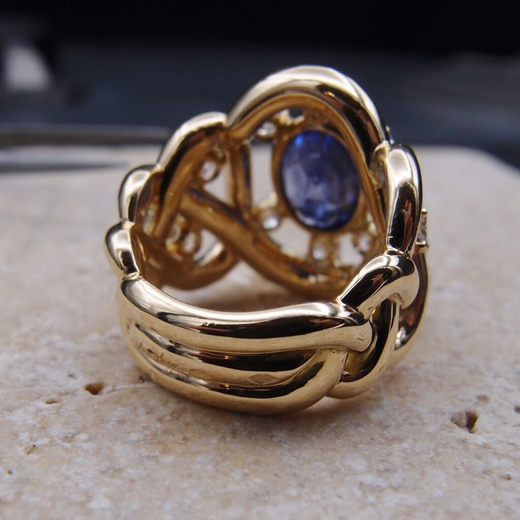 Bague "Tresse "or jaune Saphir et diamants