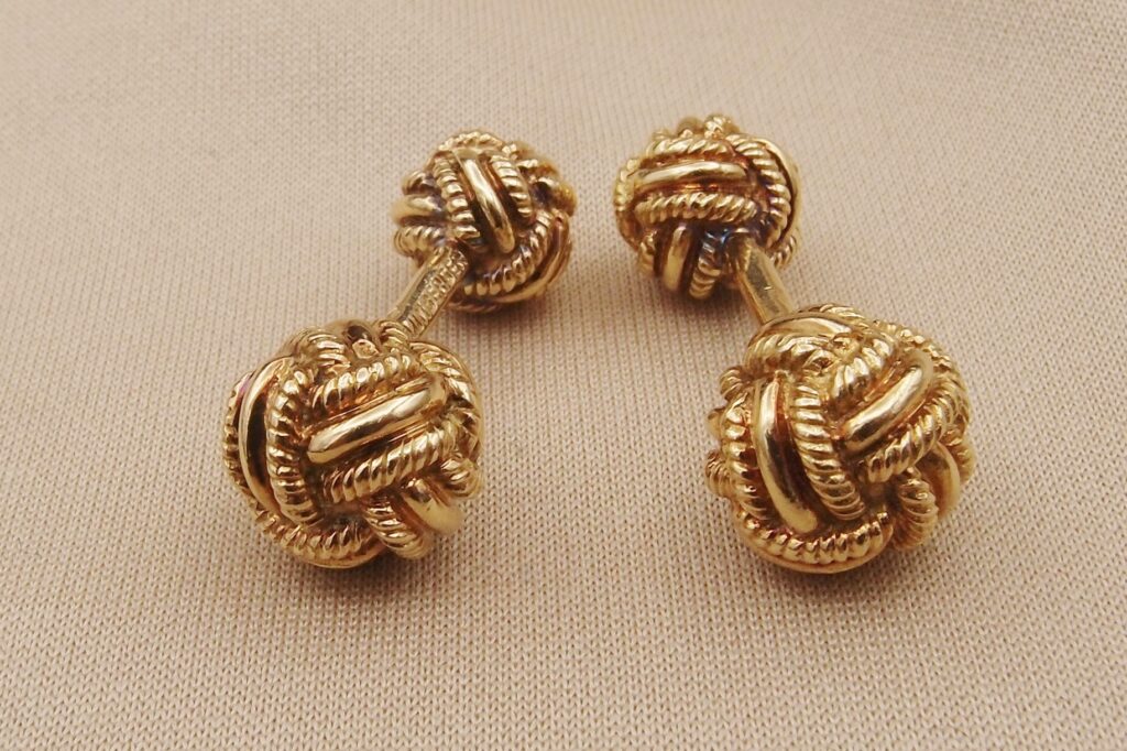 Paire de boutons de manchettes Pelotes en or jaune 18 carats Jean Schlumberger époque 1970