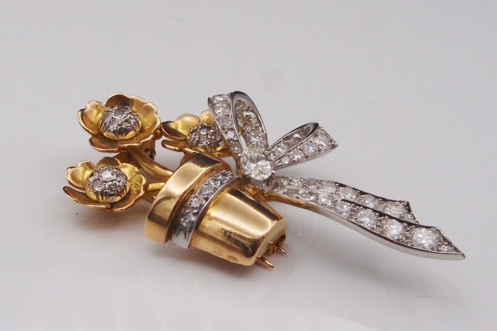 Broche florale , or platine et diamants vers 1950