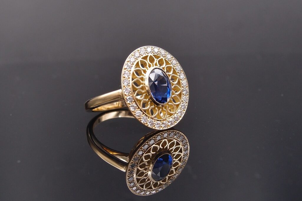 bague dentelle saphir en or jaune
