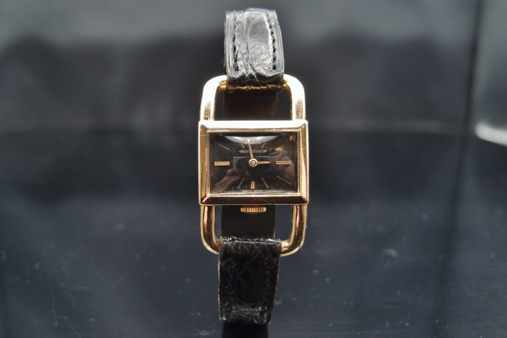 Montre Jaeger Lecoultre Etrier or jaune 18 carats vers 1960