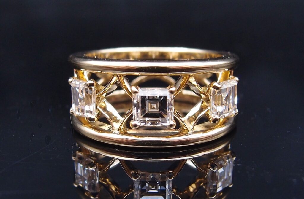 Bague Bandeau Croisillons diamants taille Princesse