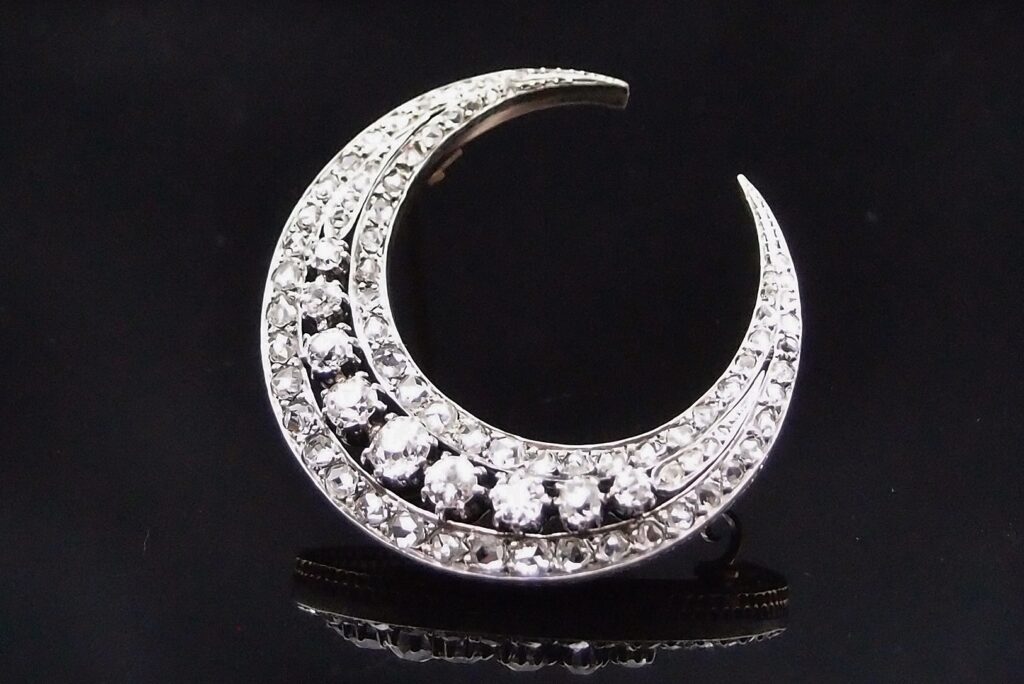 Broche croissant de lune 19 eme or argent et diamants