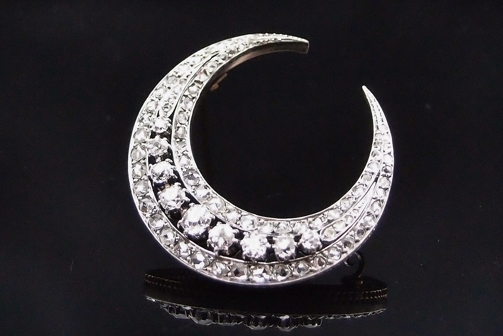 Broche croissant de lune 19 eme or argent et diamants