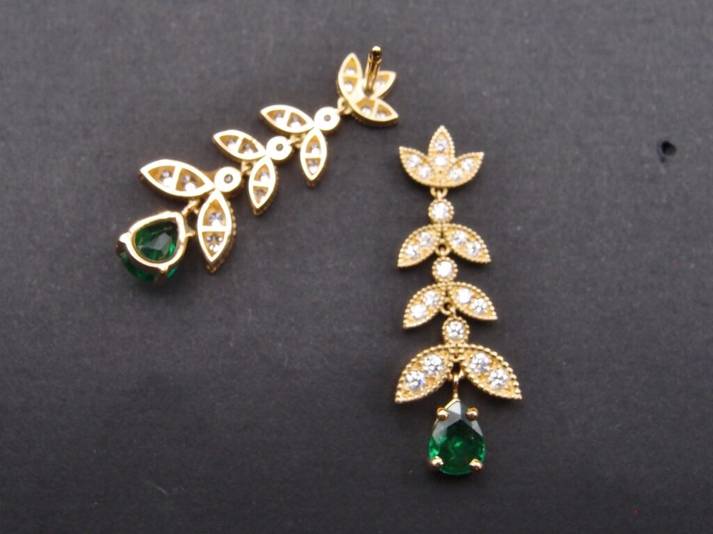 Boucles d’oreilles articulées émeraudes de Zambie Poire et diamants
