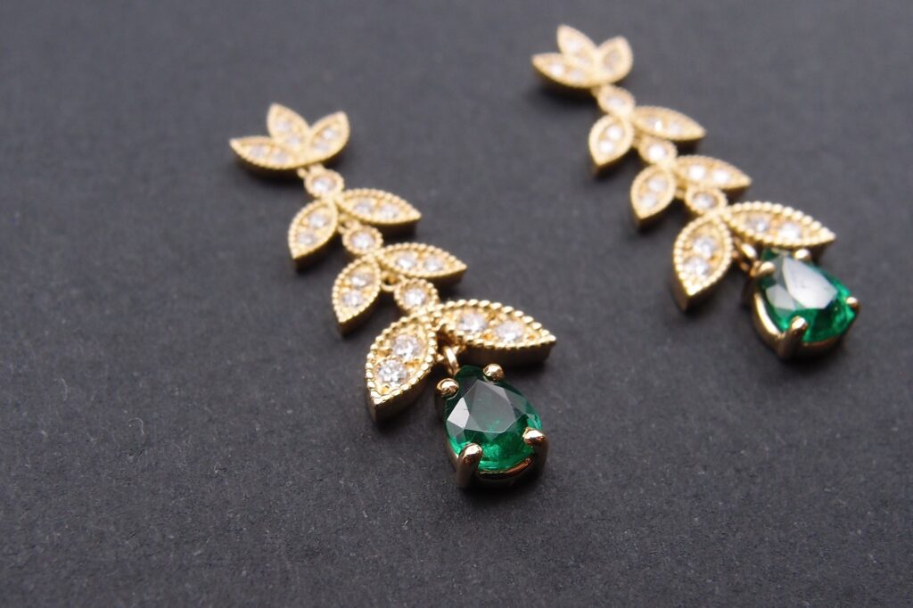 Boucles d'oreilles émeraudes de Zambie Poire