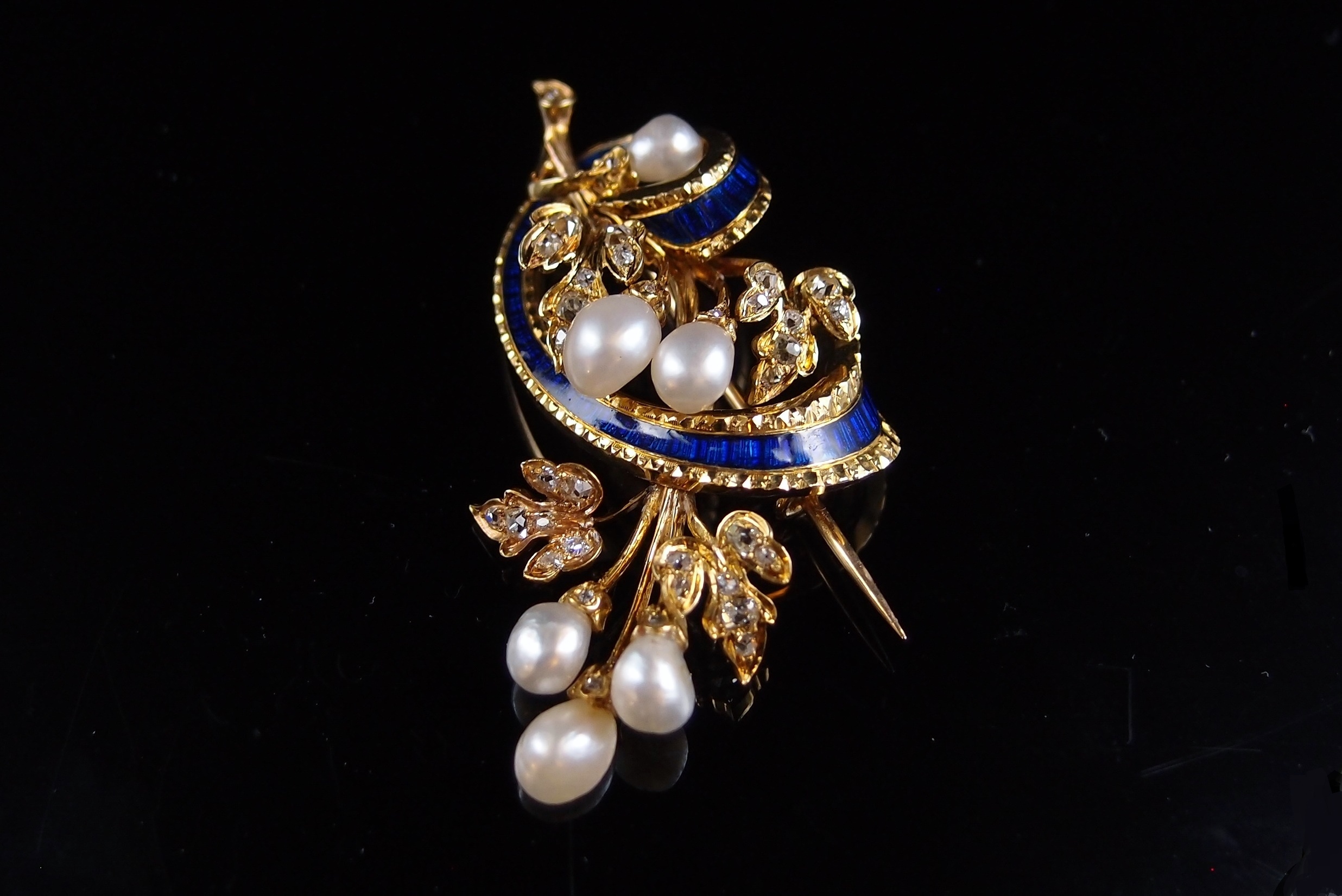 Broche florale Napoleon III or email diamants et perles fines