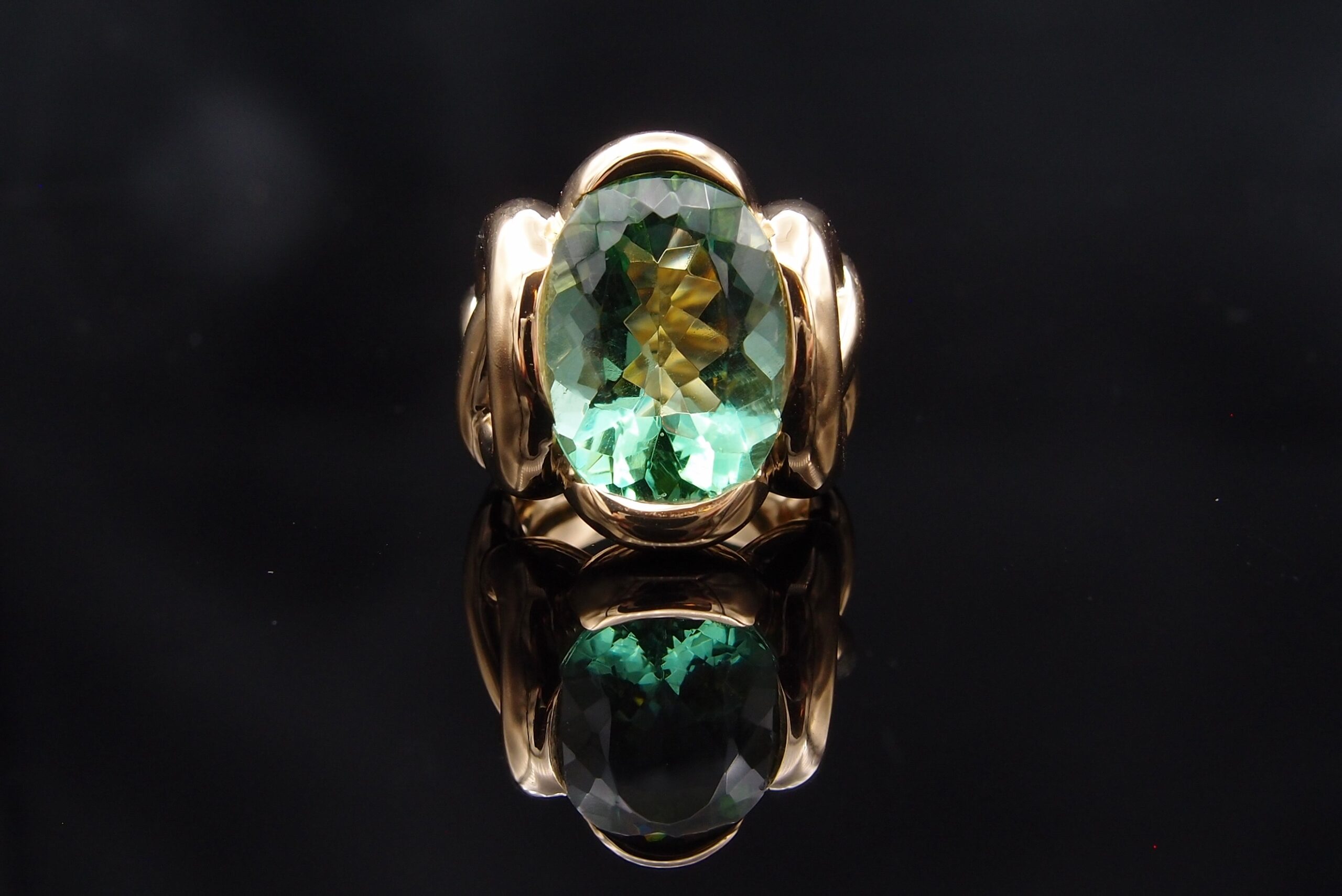 BAGUE TRESSE OR JAUNE TOURMALINE VERTE