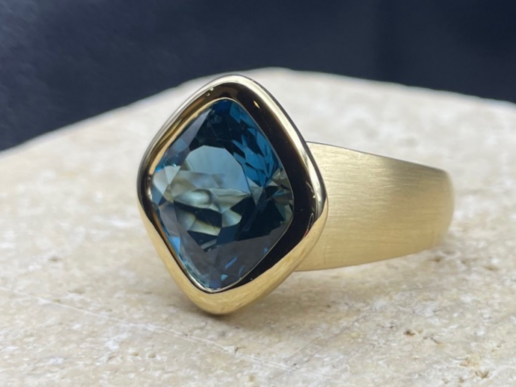bague topaze bleu