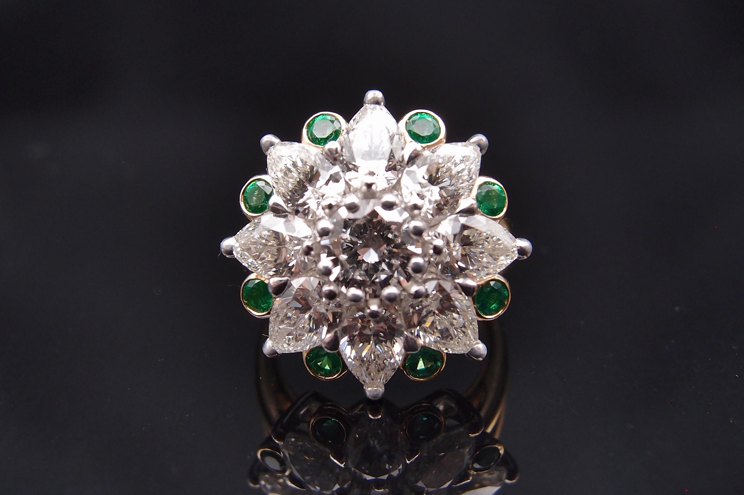 BAGUE MARGUERITE BICOLORE DIAMANTS ET ÉMERAUDES
