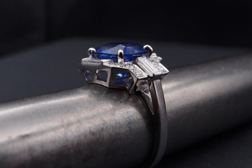 BAGUE SAPHIR ET DIAMANTS BAGUETTE