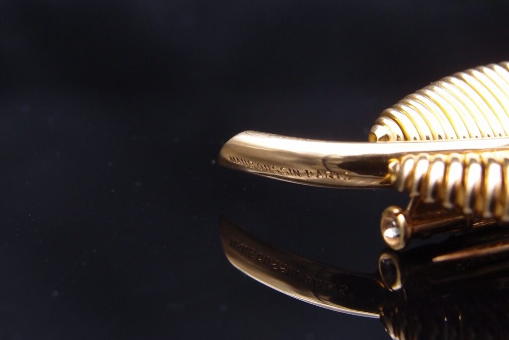 Broche Mauboussin 1950 feuille or jaune 18 carats et diamant