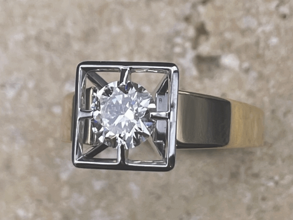 bague pyramide diamant
