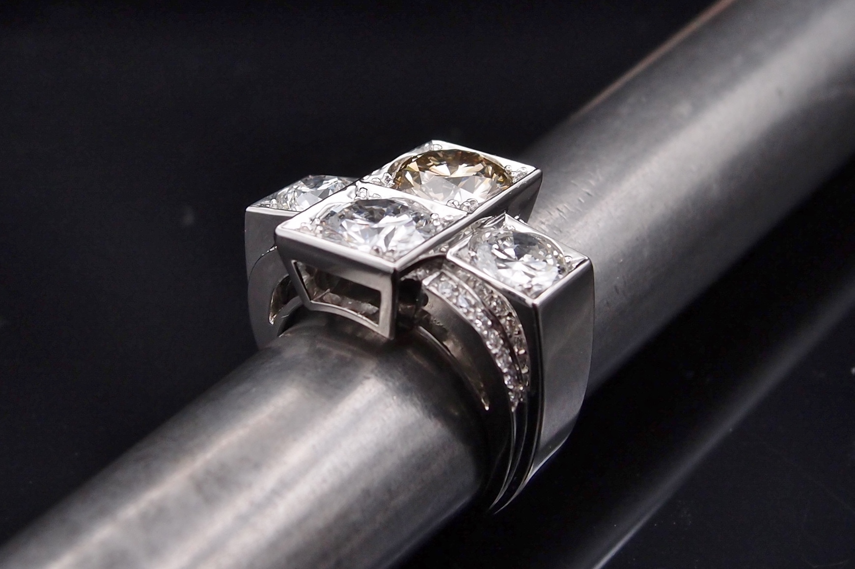 Bague type Tank en platine et diamants