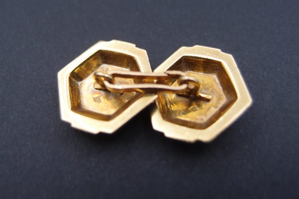 Parure de boutons Art Déco en or 18 carats et émail de la maison Gustave Keller