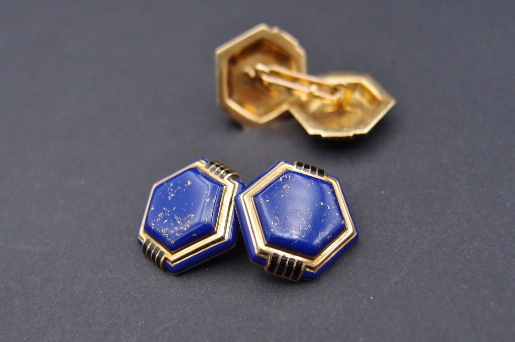 Parure de boutons Art Déco en or 18 carats et émail de la maison Gustave Keller