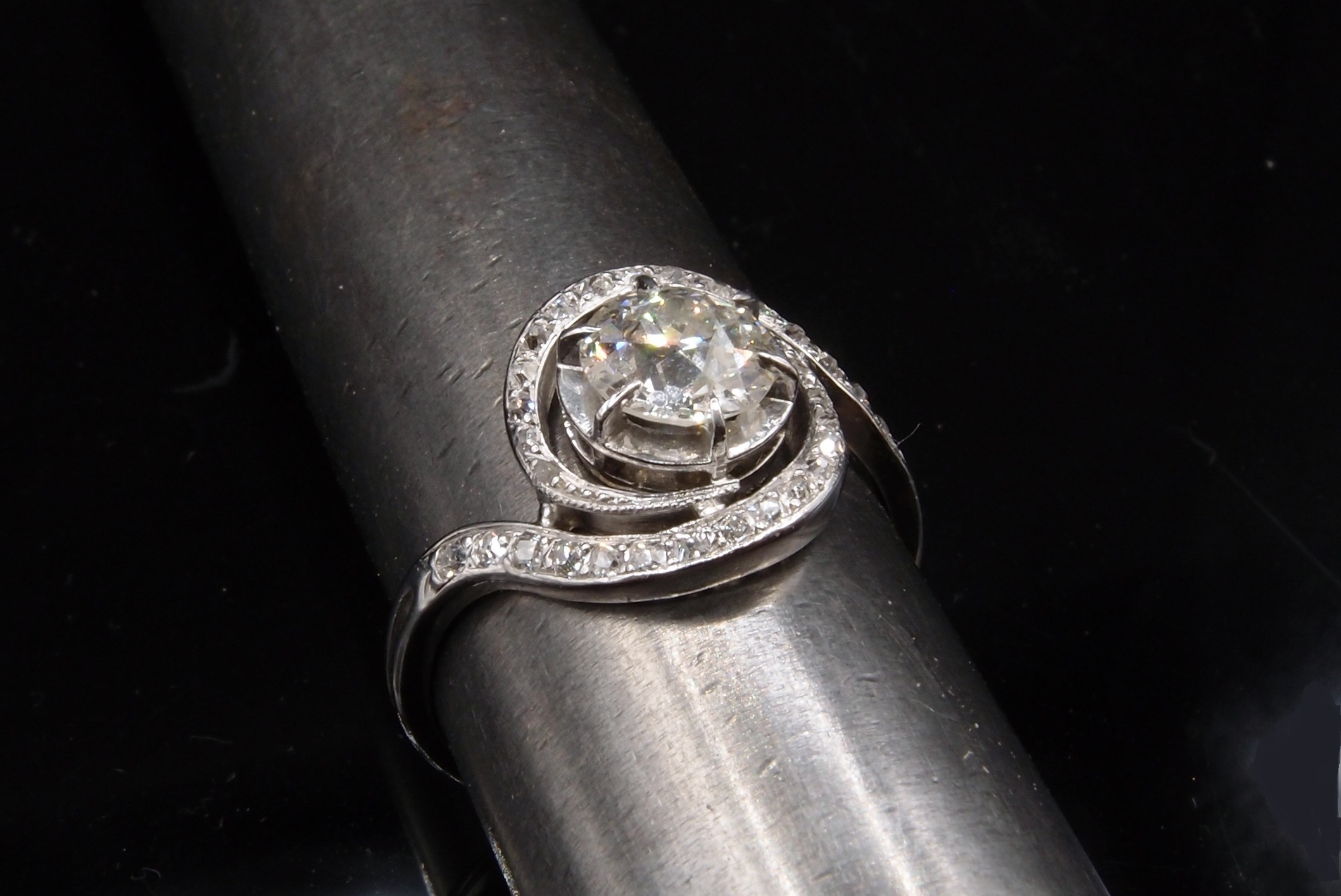 BAGUE TOURBILLON PLATINE ET DIAMANTS