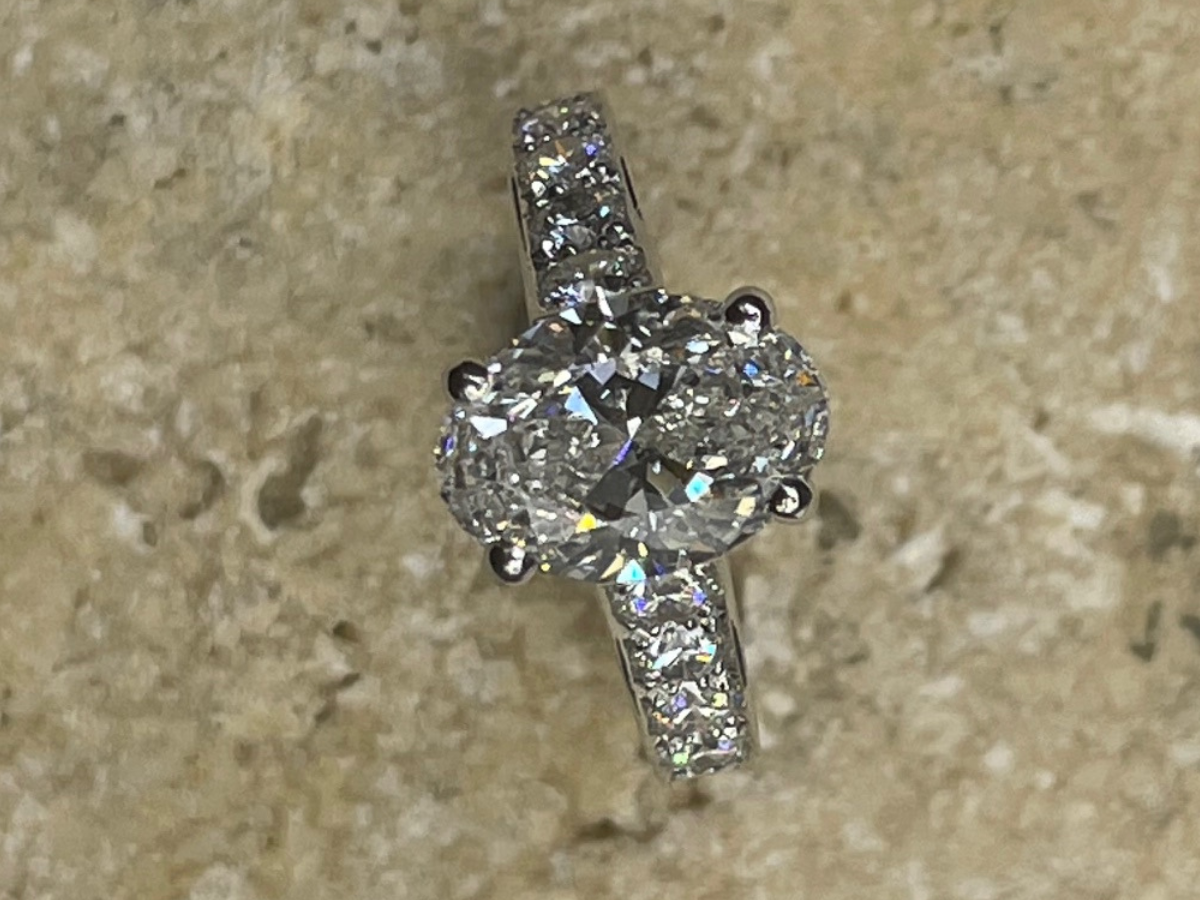 BAGUE SOLITAIRE DIAMANT TAILLE OVALE