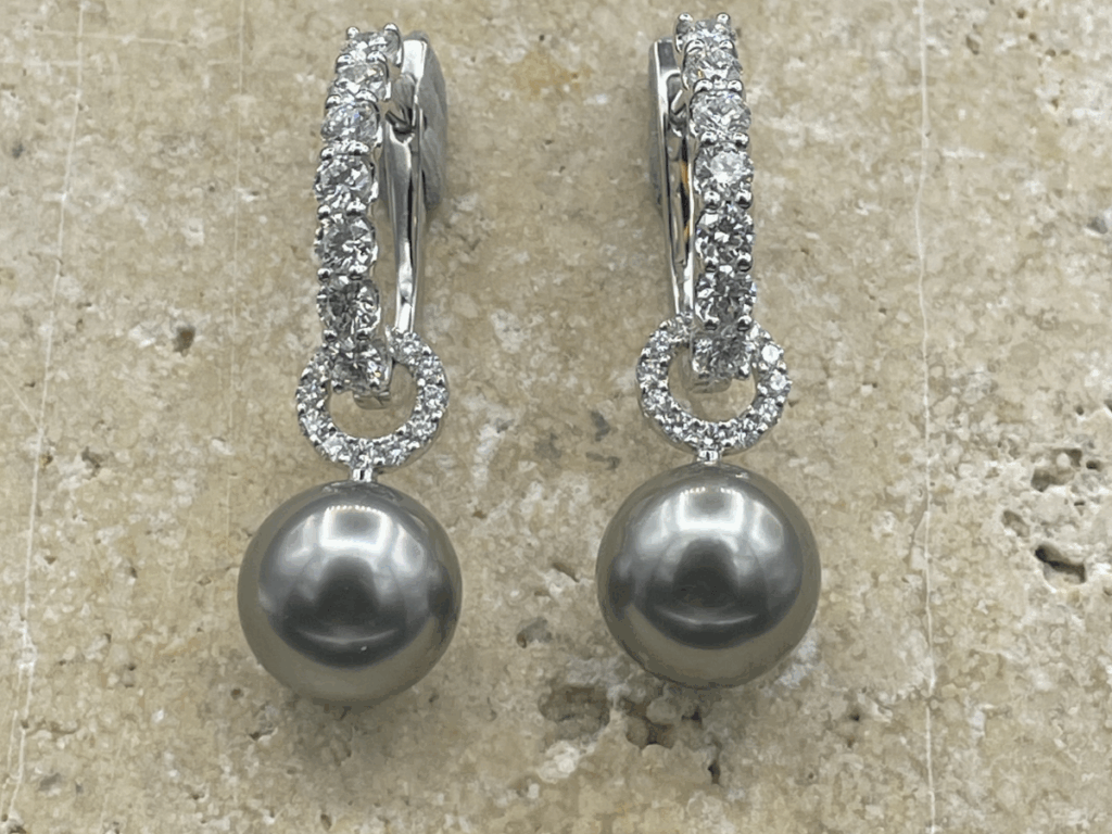 Boucles d’oreilles créoles diamants et perles de Tahiti