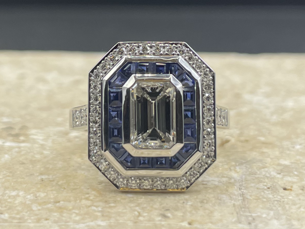Bague Art déco double entourage diamant taille émeraude