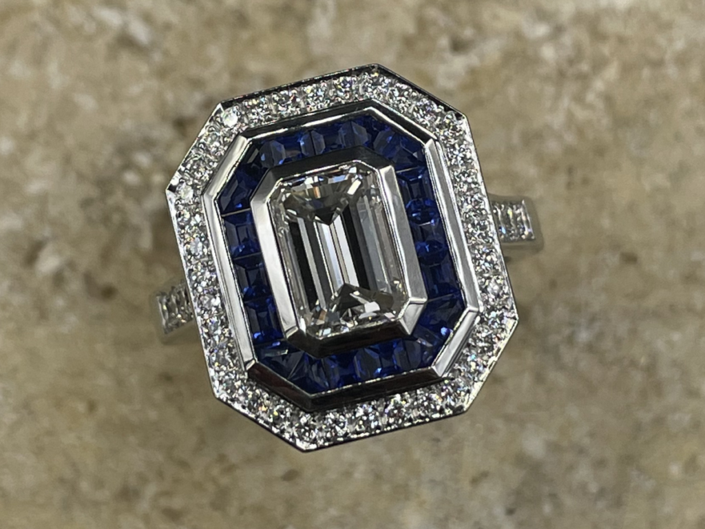 Bague Art déco double entourage diamant et saphir