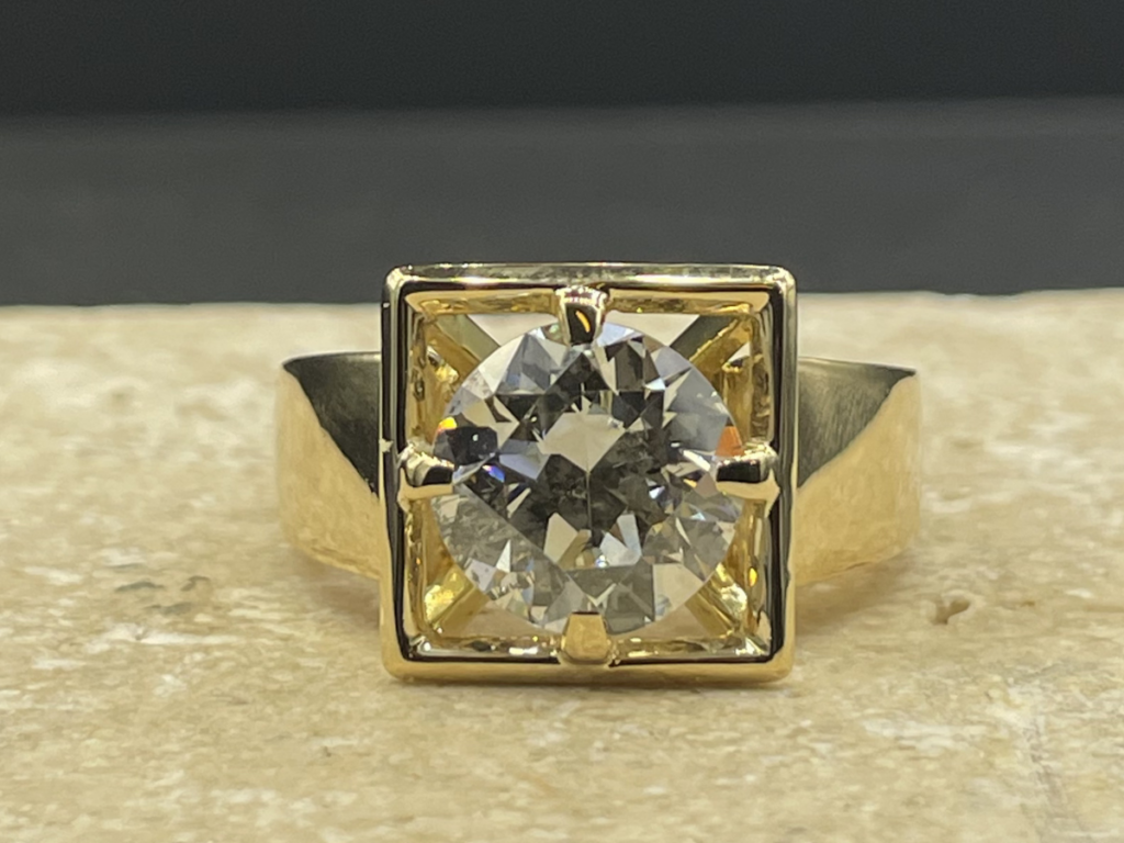 Bague or jaune diamant solitaire