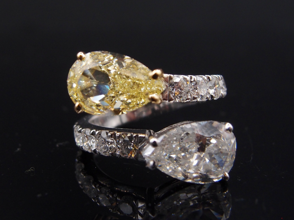 Bague or blanc toi & moi diamants poire