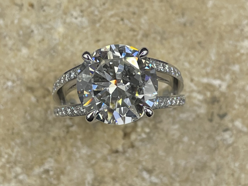 bague solitaire double corps diamants