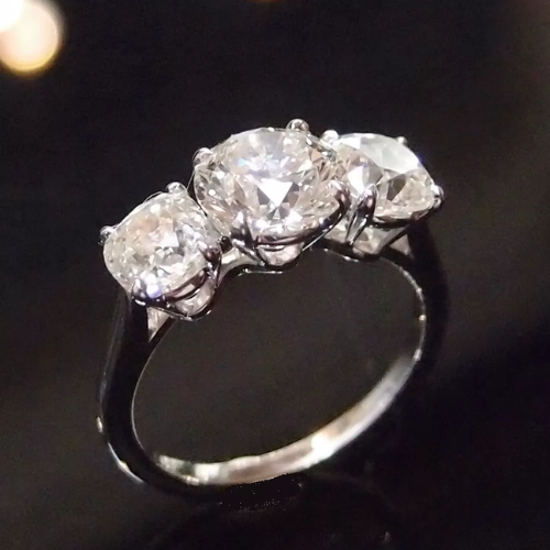 BAGUE « TRILOGIE » OR GRIS 18 CARATS ET 3 DIAMANTS TAILLE ANCIENNE